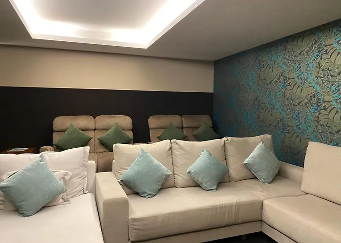Urban Towers By Andiani Travel Appartement *